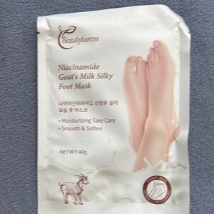 Beautytress Silky Foot Mask